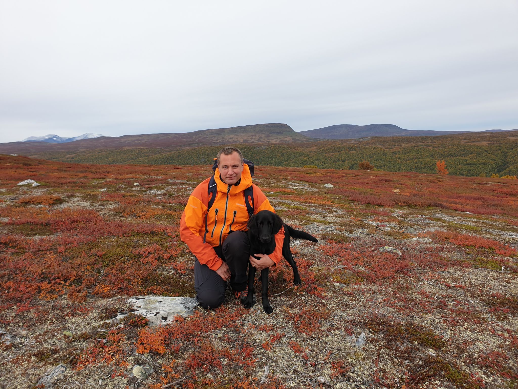Peter & hunden Pepsie på fjällvandring
